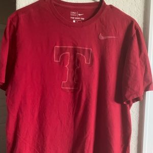 nike tee L